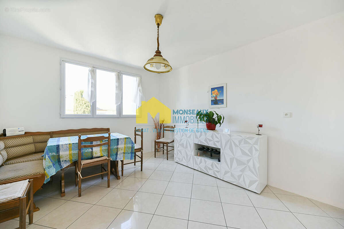 Maison à SAINTE-GENEVIEVE-DES-BOIS