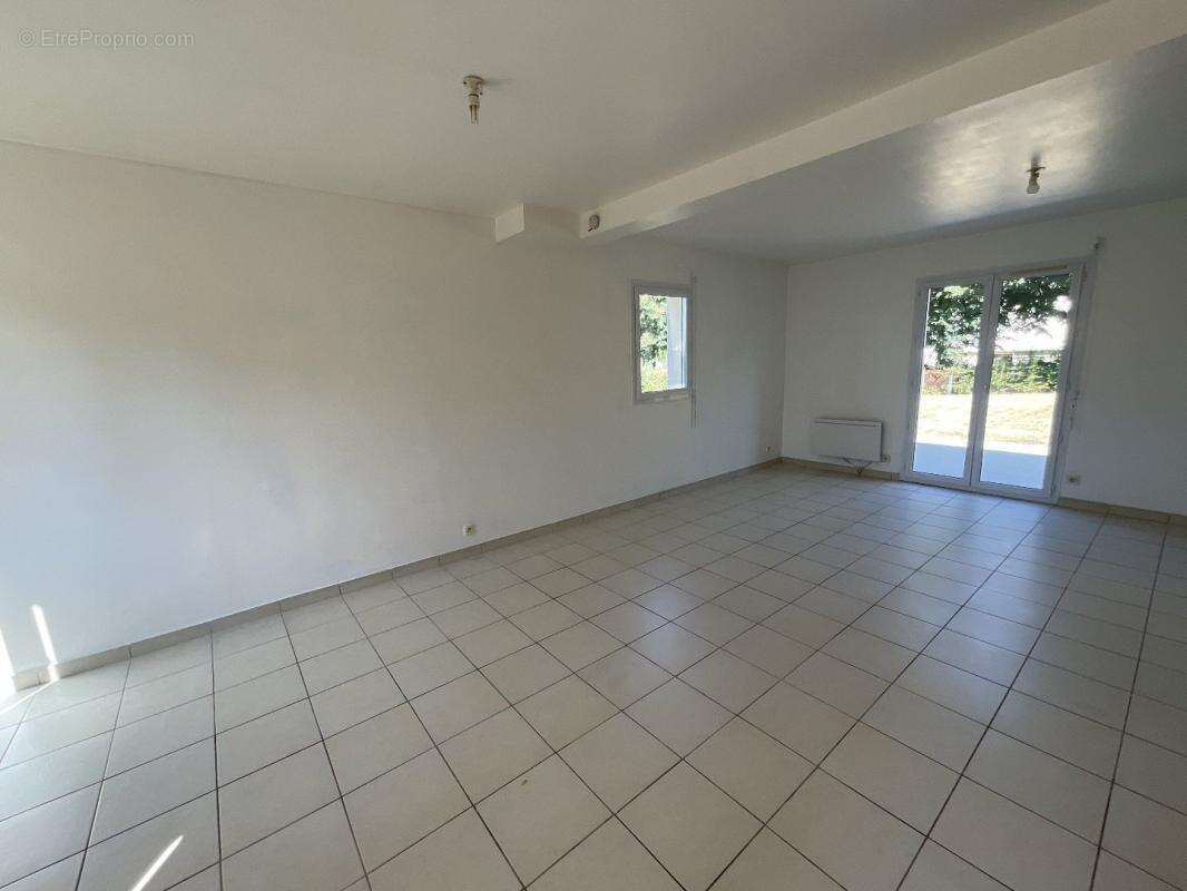 Maison 110 m² à Pleugueneuc  - photo 2