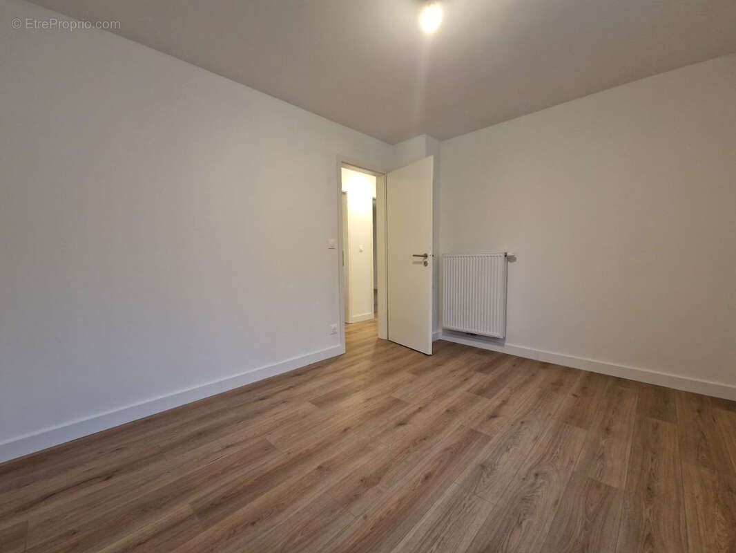 F3 entièrement rénové avec loggia et cave - photo 9