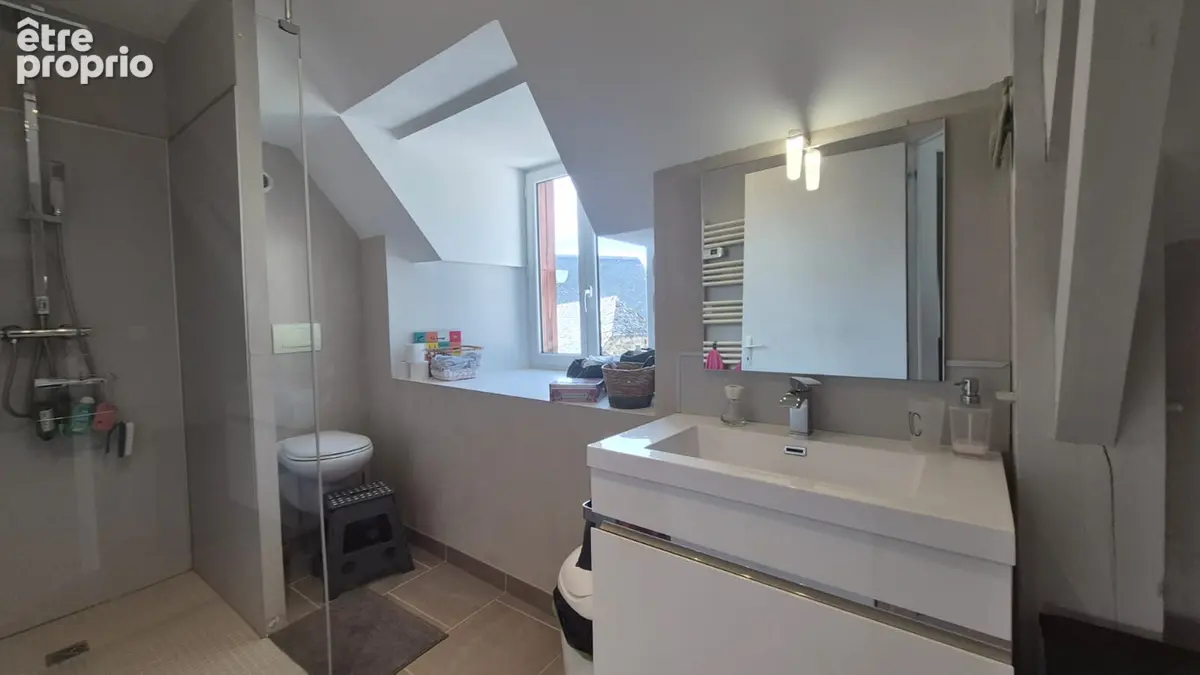 Laguiole, maison de caractère en pierre entièrement rénovée - photo 11