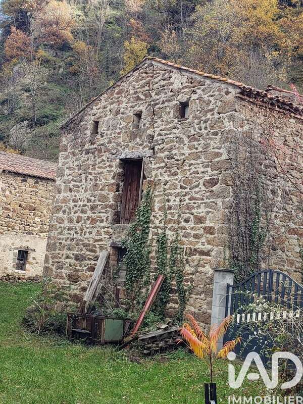 Photo 3 - Parking à SAINT-FLORET