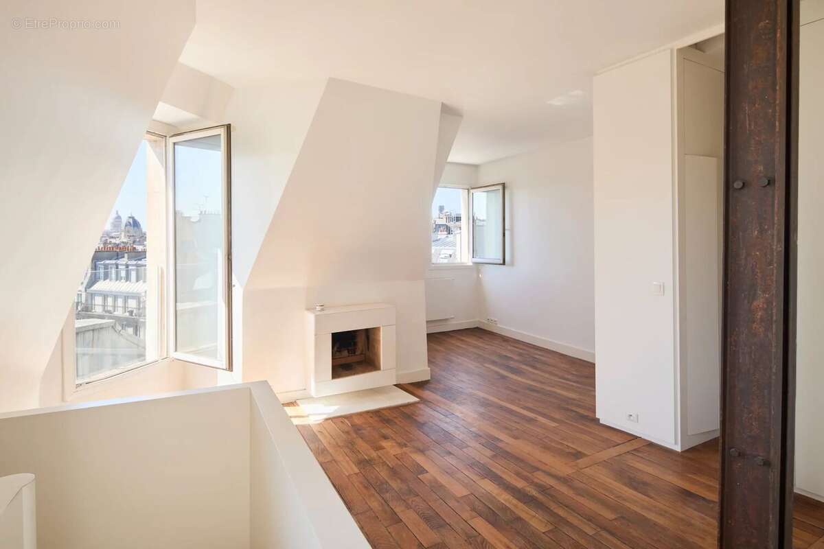 Appartement à PARIS-1E