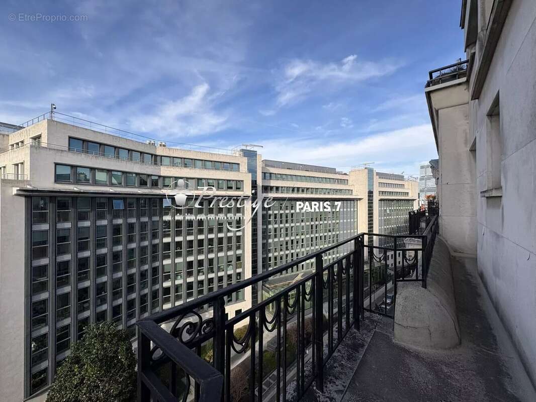 Appartement à PARIS-17E