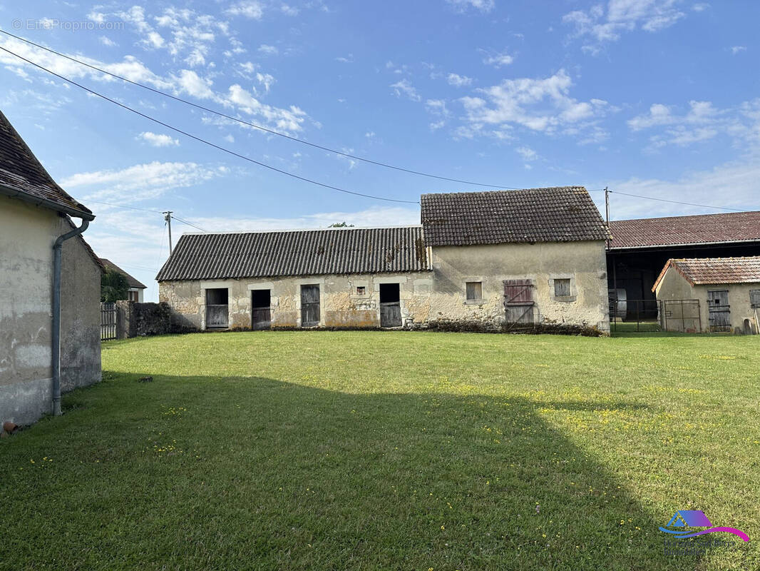 Dépendance  - Maison à VICQ-EXEMPLET