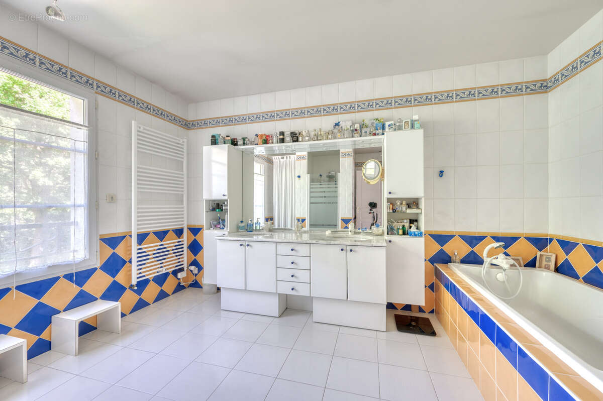 Maison à SAINT-NOM-LA-BRETECHE