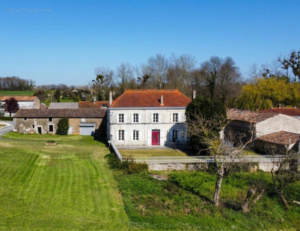 Maison à SAINT-FORT-SUR-GIRONDE