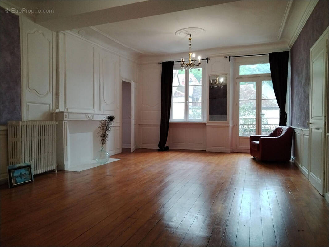 Appartement à SALINS-LES-BAINS