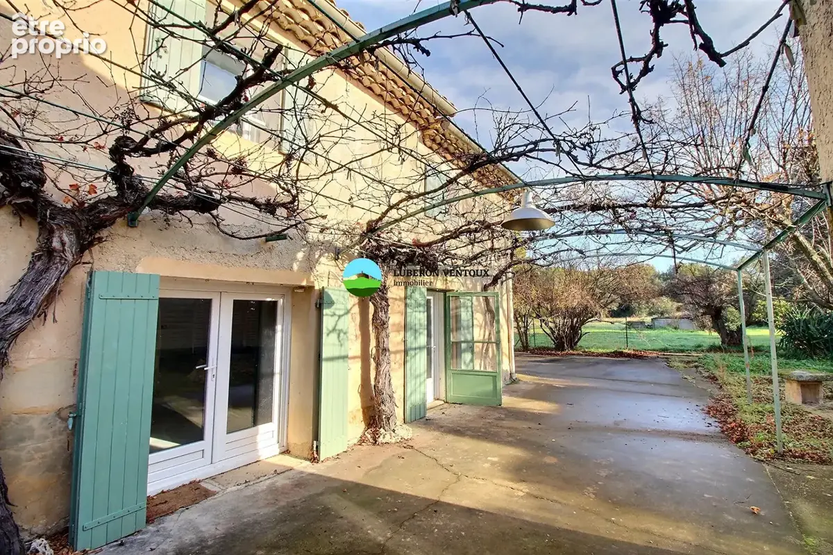 Mas composé de 2 habitations et un terrain constructible sur environ 2600m² - photo 8