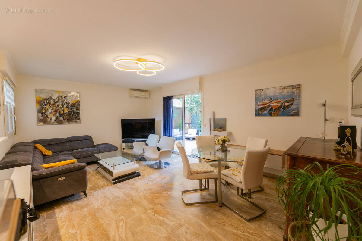 Appartement à MANDELIEU-LA-NAPOULE