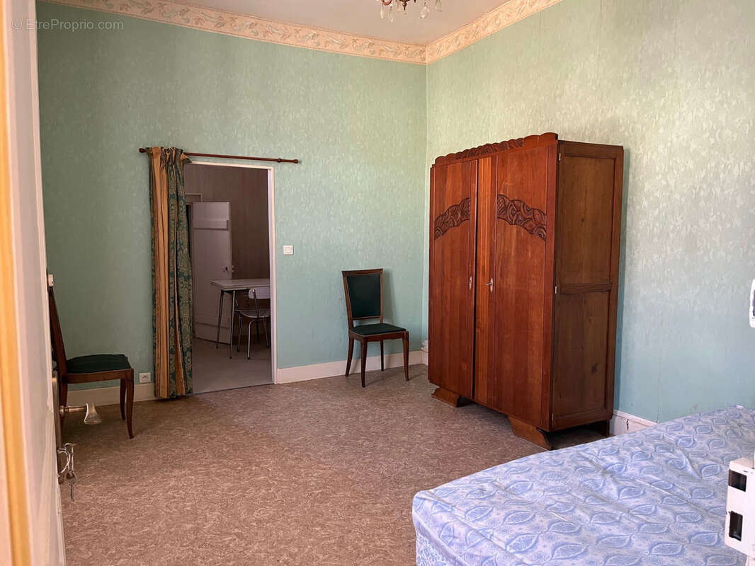 Coussac Bonneval, immeuble de 5 appartements, dépendances et terrain - photo 18