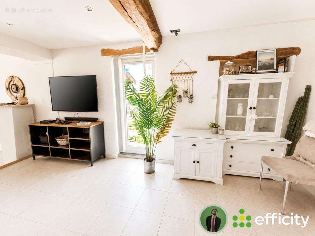 Maison 150 m² à Chaneins  - photo 8