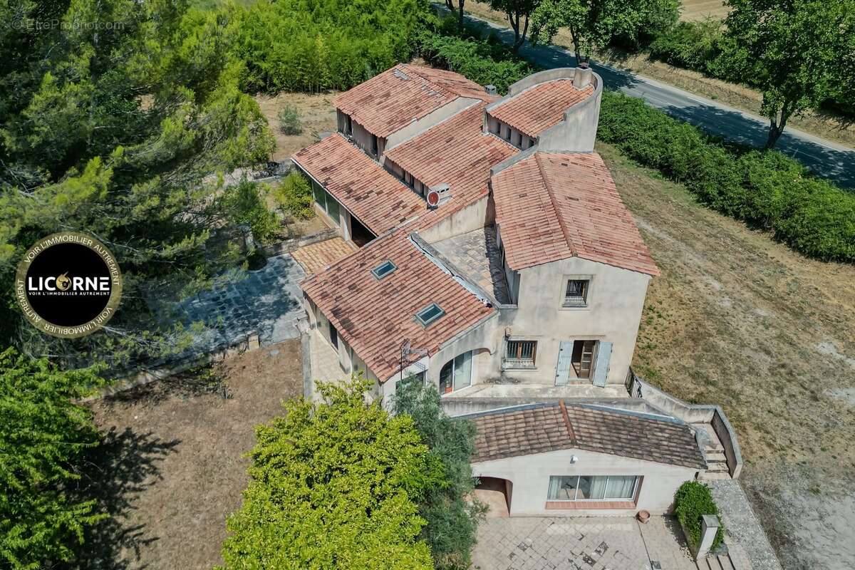 Maison 523 m² à Meyrargues  - photo 3