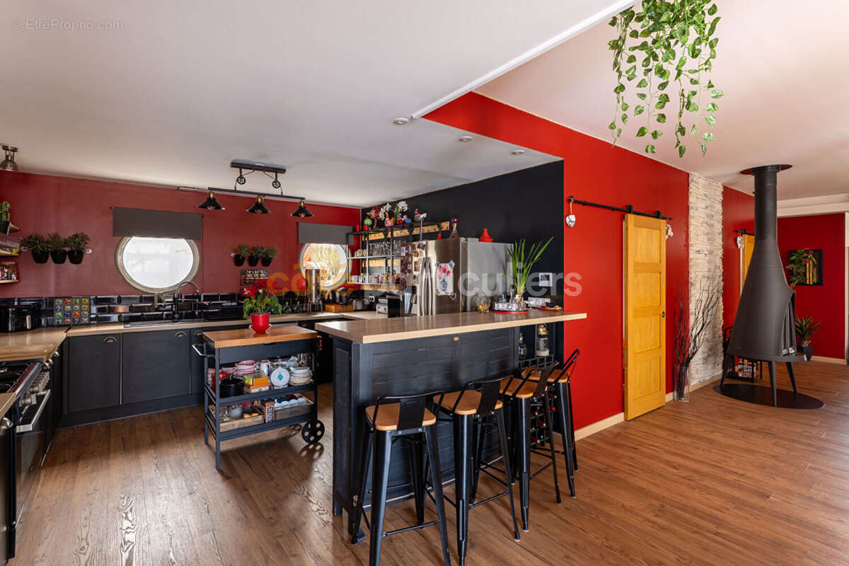Notre-dame-de-riez --maison -- 6 pieces -- 210 m2 -- grande piece de vie -- plain-pied -- rentabilite locative -- loft independa - photo 4