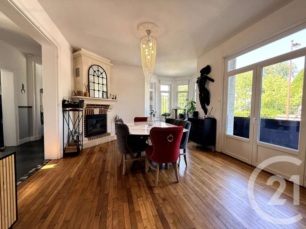 Maison 164 m² à Saint-Quentin  - photo 4