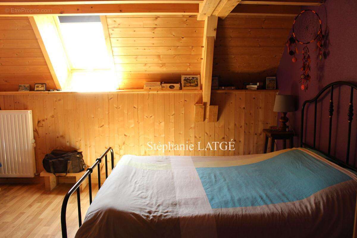 Ferme rénovée de 5 chambres avec Gîte à Larodde (63) - photo 9