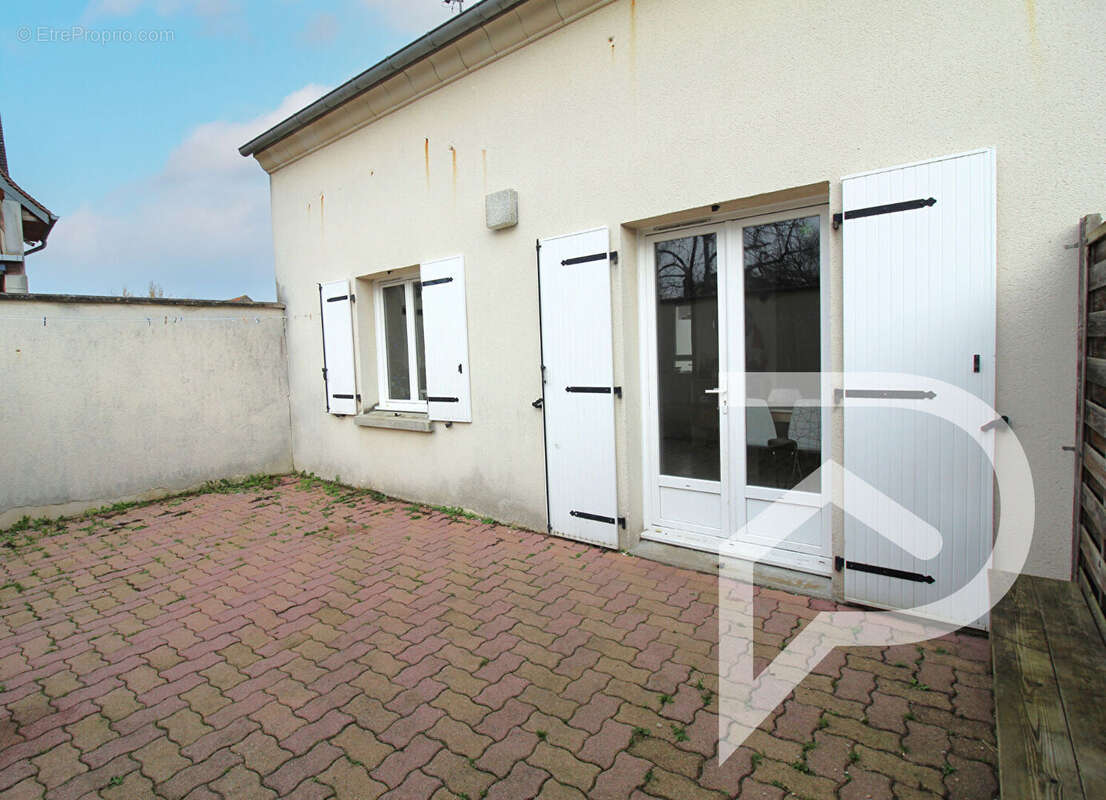 Maison à LONGUEIL-SAINTE-MARIE