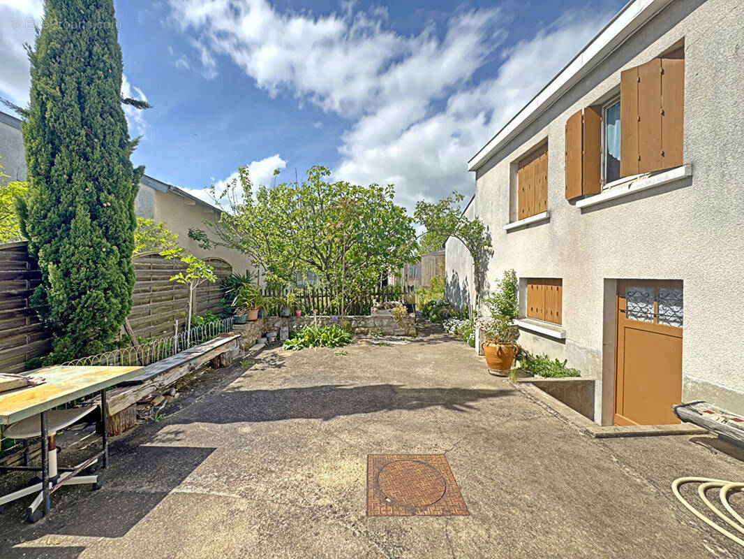 Maison à SAINT-JEAN-DE-LA-RUELLE