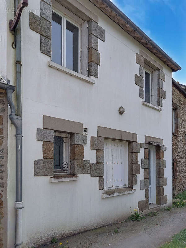 Maison à SAINT-BRICE-EN-COGLES