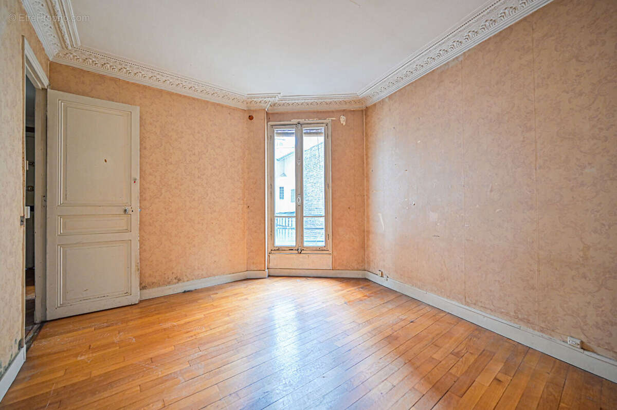 Appartement à PARIS-14E