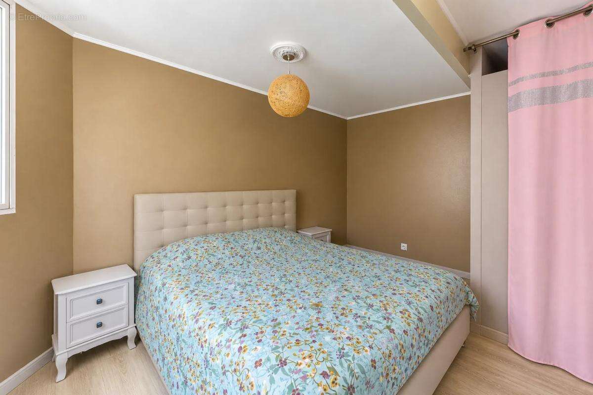 BONDY - Maison familiale 5 pièces avec jardin avec dépendance - photo 11