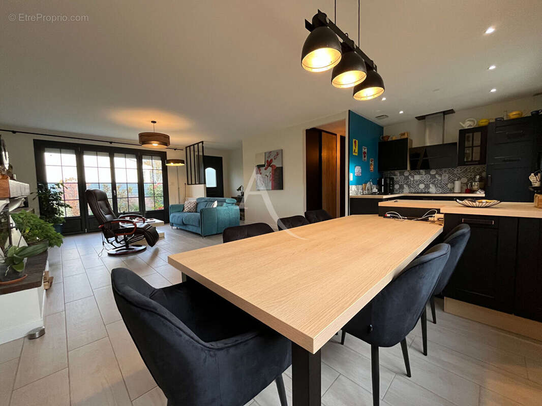 Maison à COMMEQUIERS