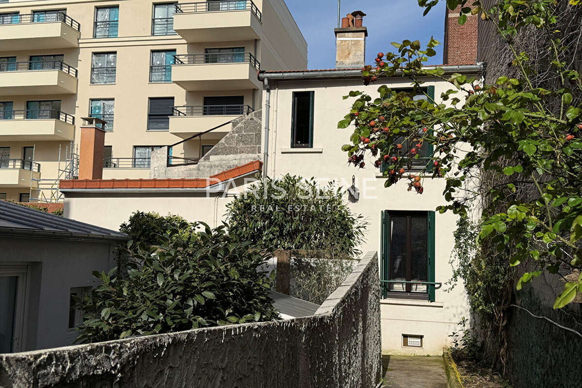 Maison à MONTROUGE