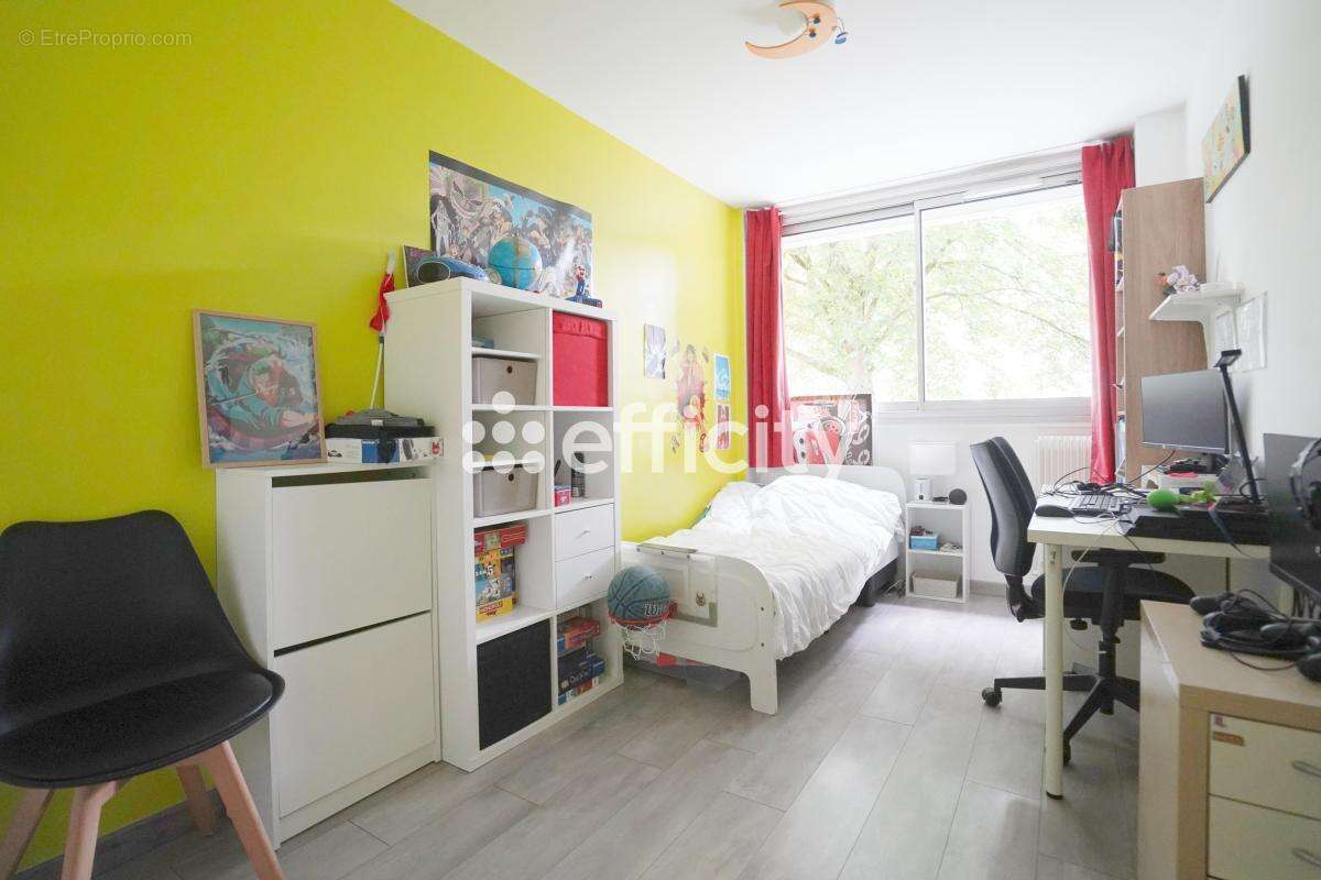 Appartement à FRESNES
