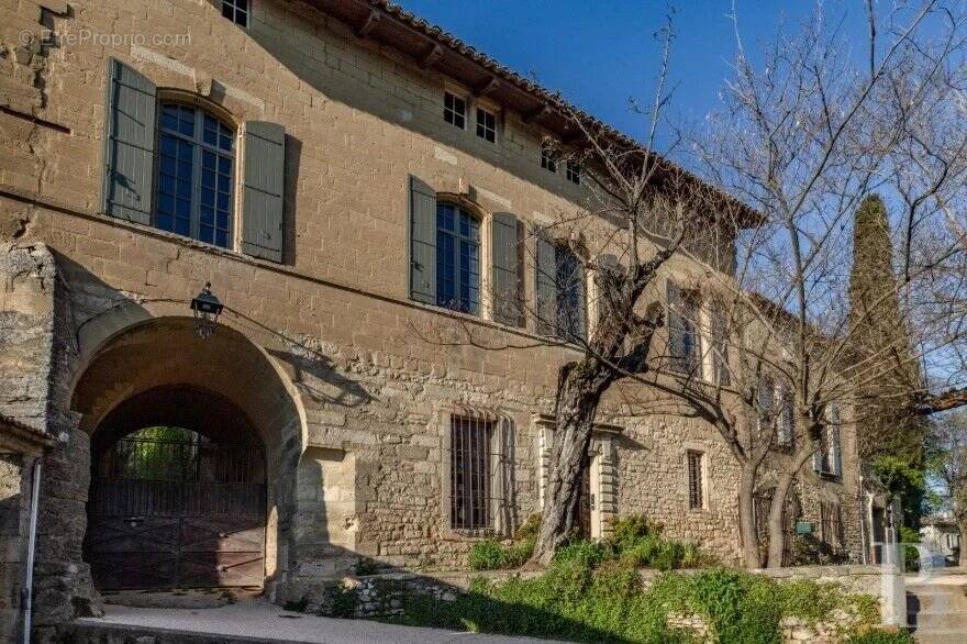 Maison à MONTAREN-ET-SAINT-MEDIERS