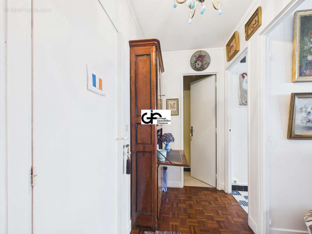 Appartement à PARIS-16E