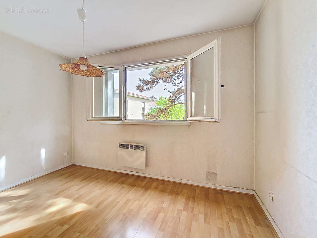 Appartement à SEREZIN-DU-RHONE