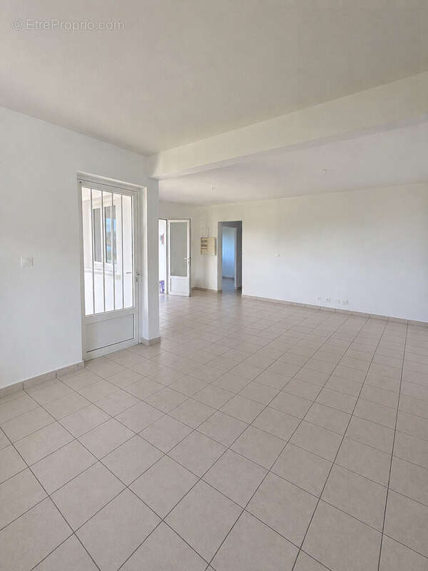 Maison 118 m² à Saint-Joseph  - photo 7