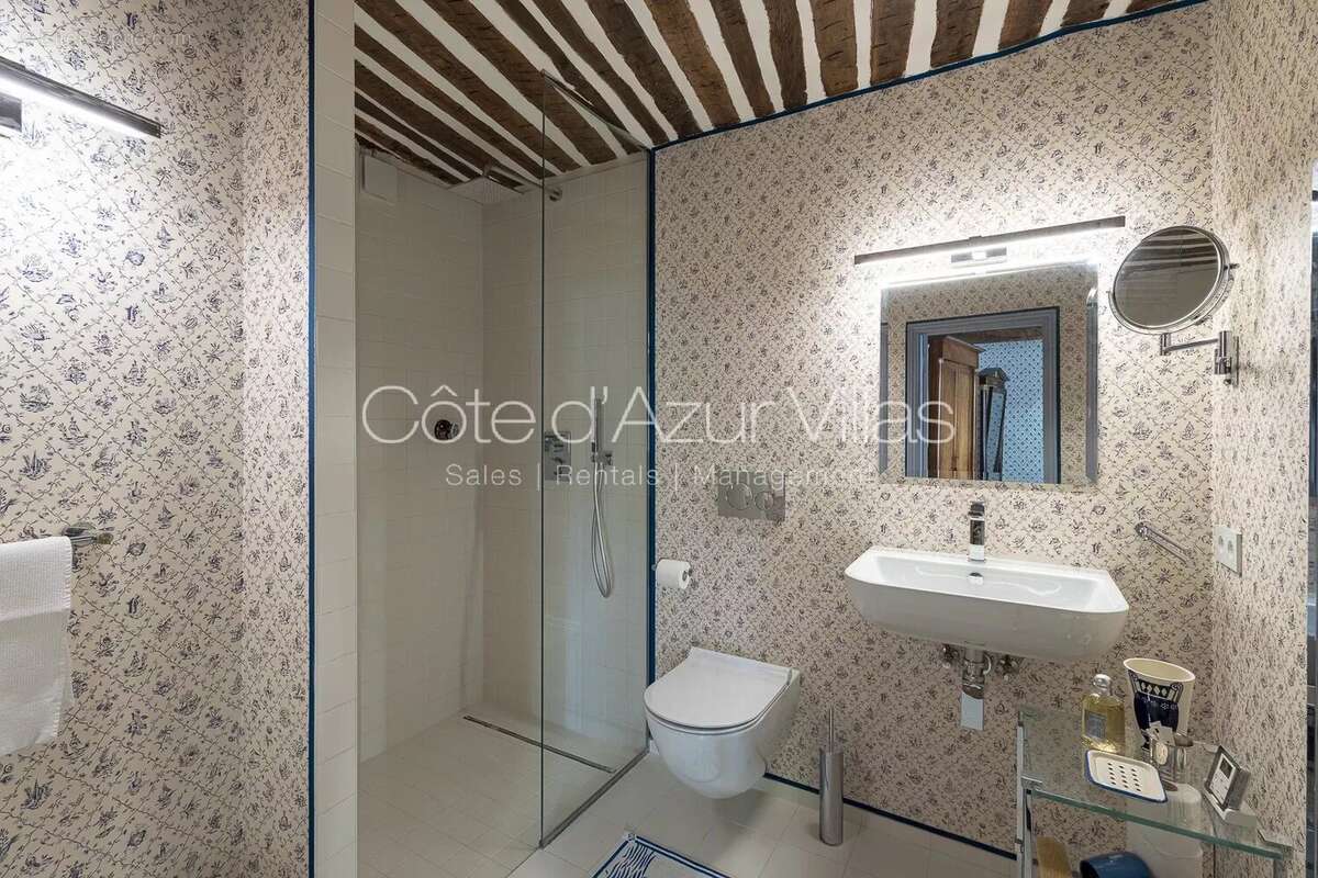 Maison à CHATEAUNEUF-GRASSE