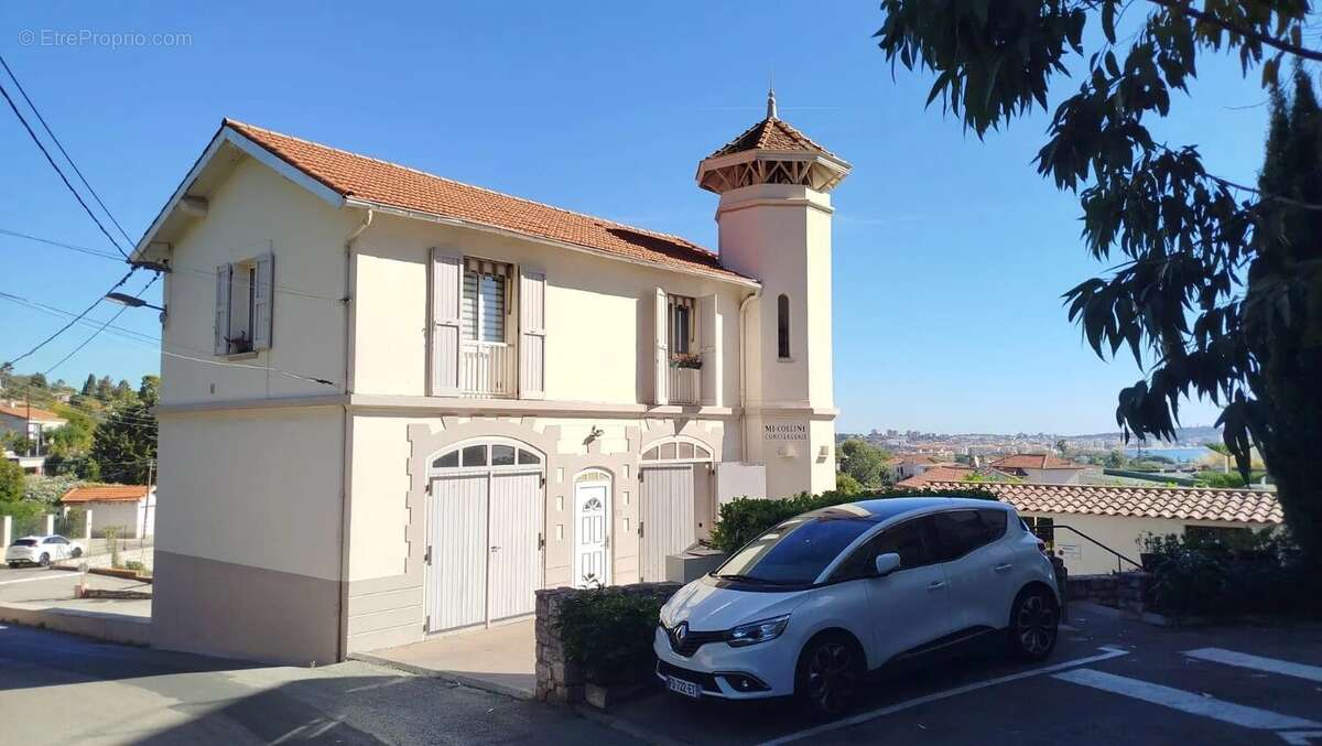 Appartement à VALLAURIS