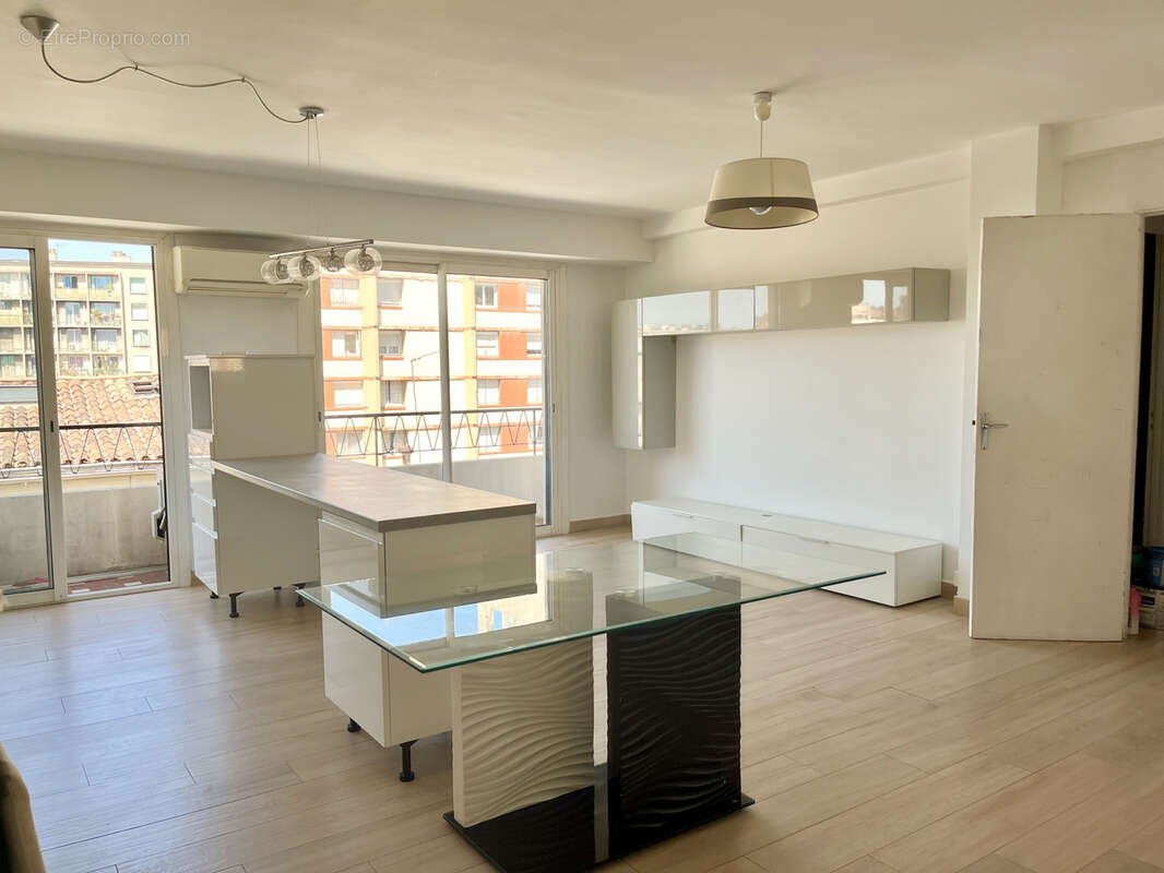 Appartement à MARSEILLE-4E