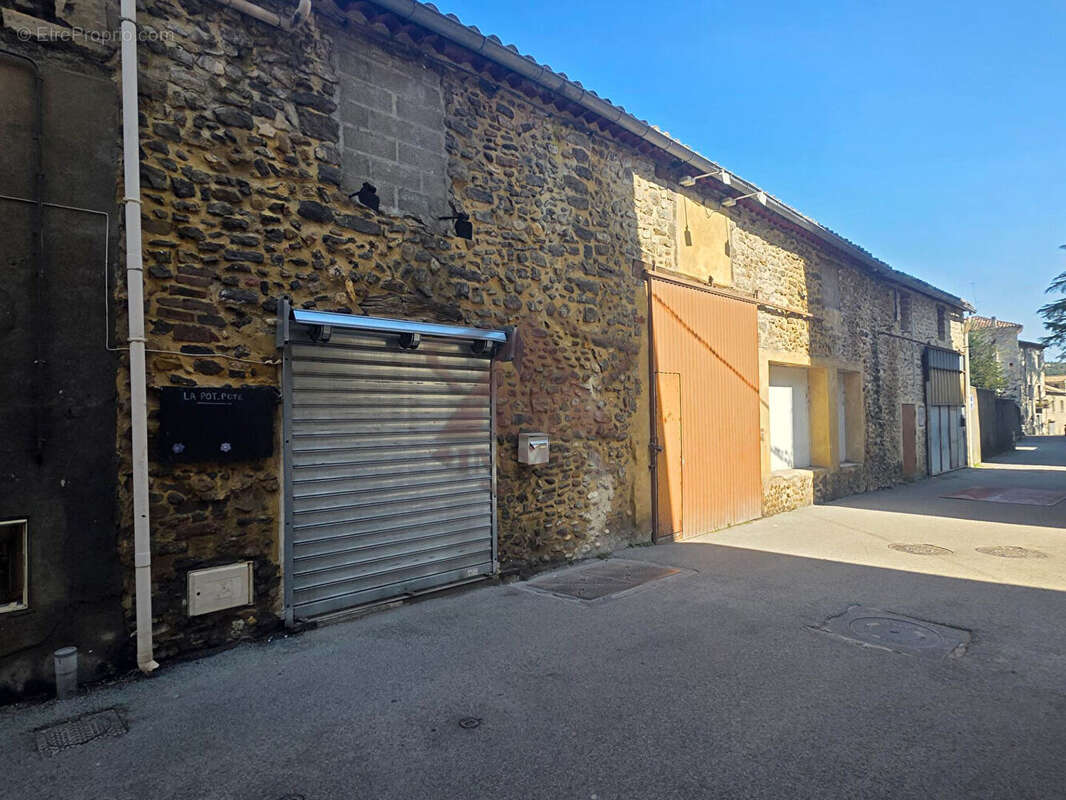 Parking à SAINT-AMBROIX