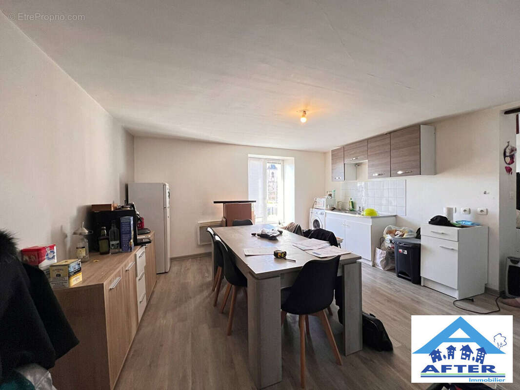 Appartement à MAIZIERES-LES-VIC
