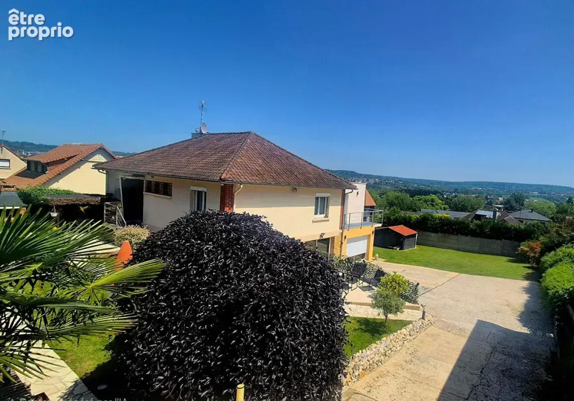 Maison familiale  de 180 m² , en  deux logements et vue dégagée sur la Côte Fleurie - photo 2