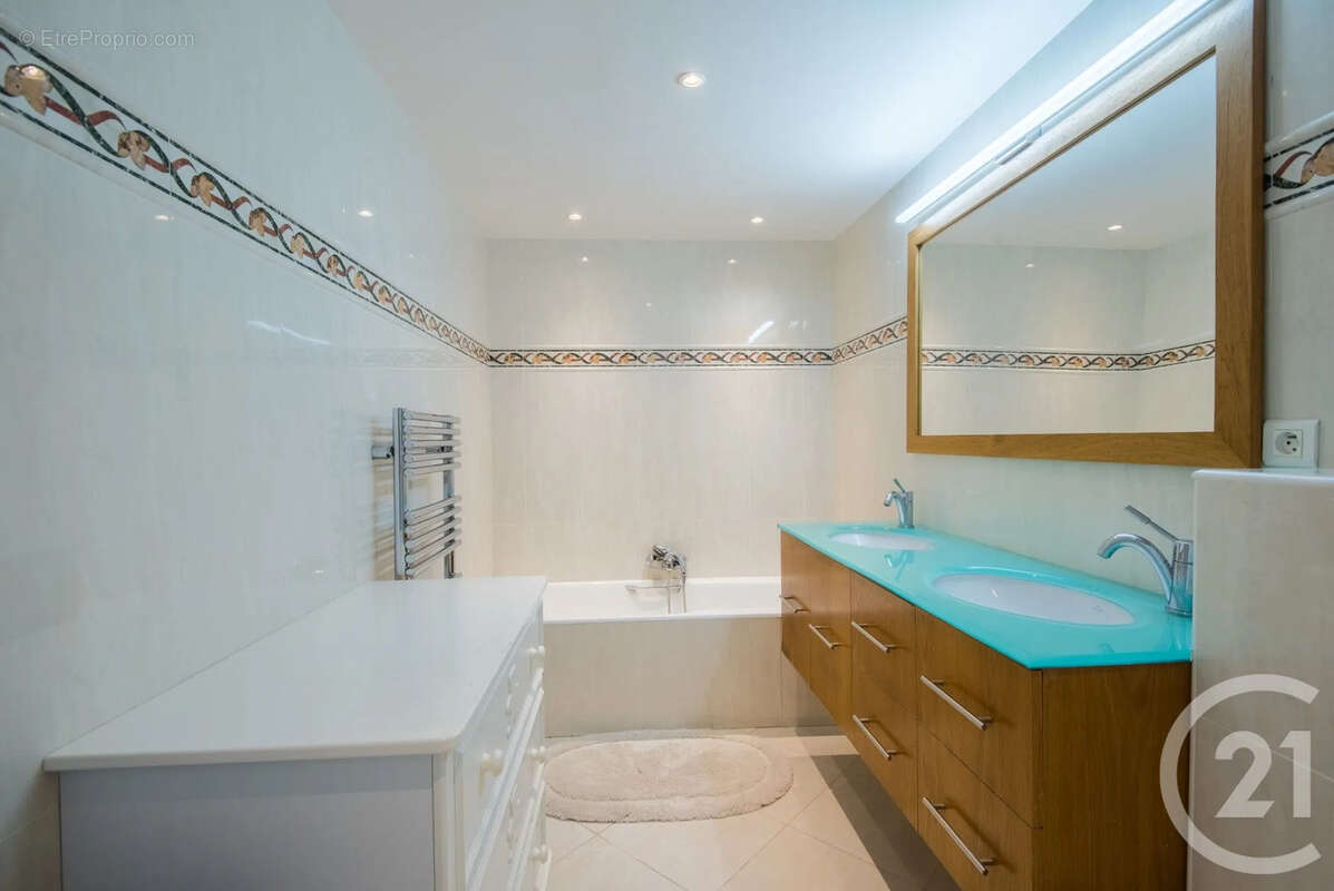 Appartement à EZE