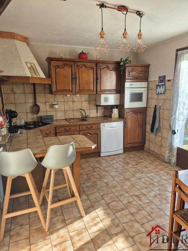 Maison à POULIGNEY-LUSANS