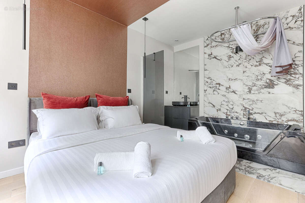 Appartement à PARIS-8E