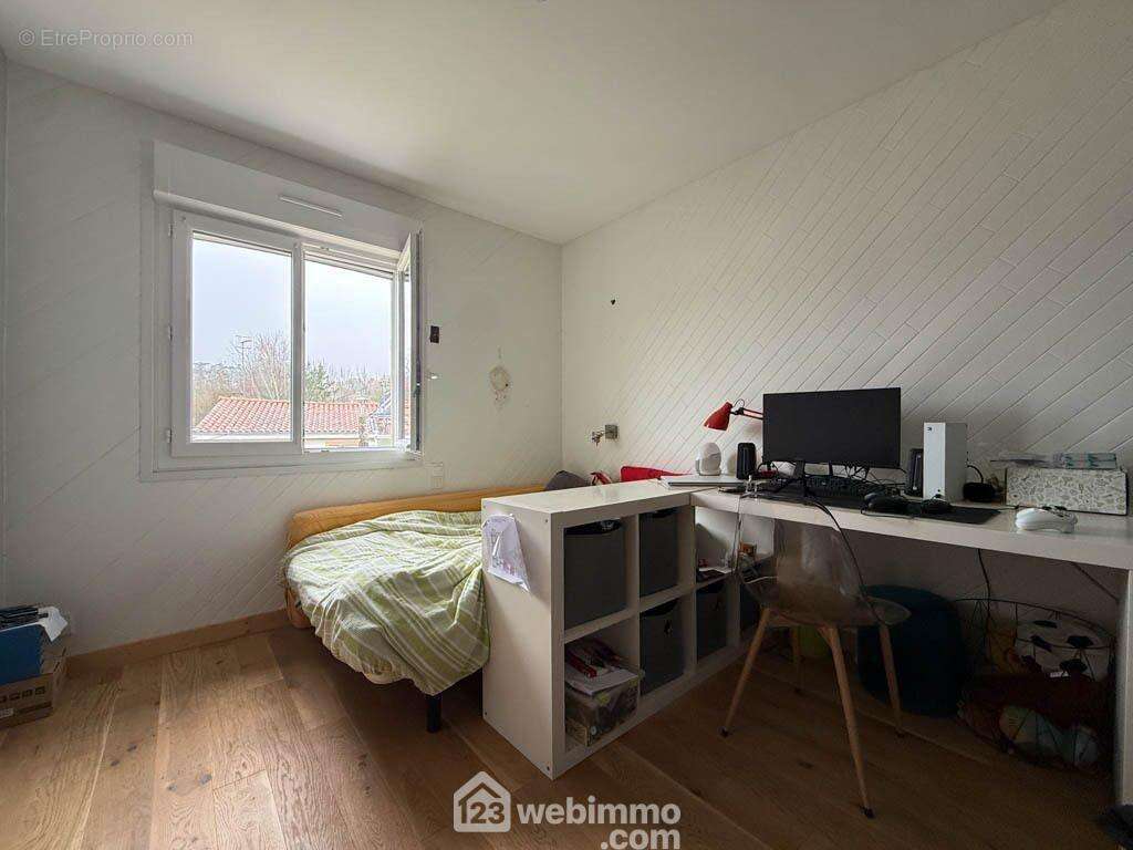 sur parquet massif - Maison à POUZAUGES