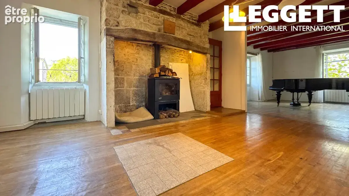 Charmante maison de village en pierre avec jardin secret, garage, belle vue et beaucoup de potentiel ! - photo 2
