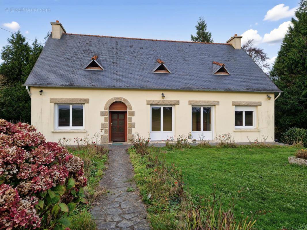 Maison à MAEL-CARHAIX