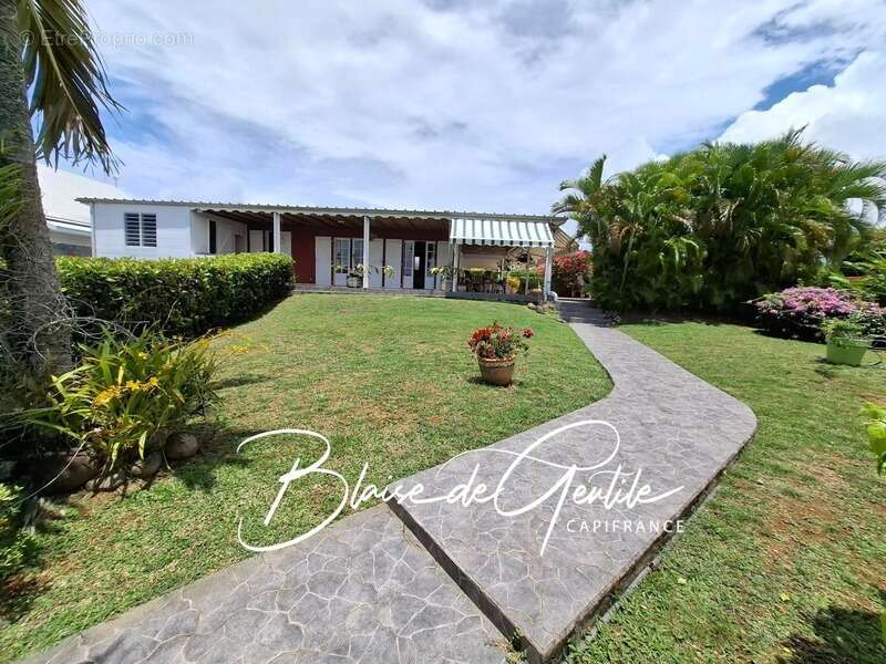 Maison à BAIE-MAHAULT