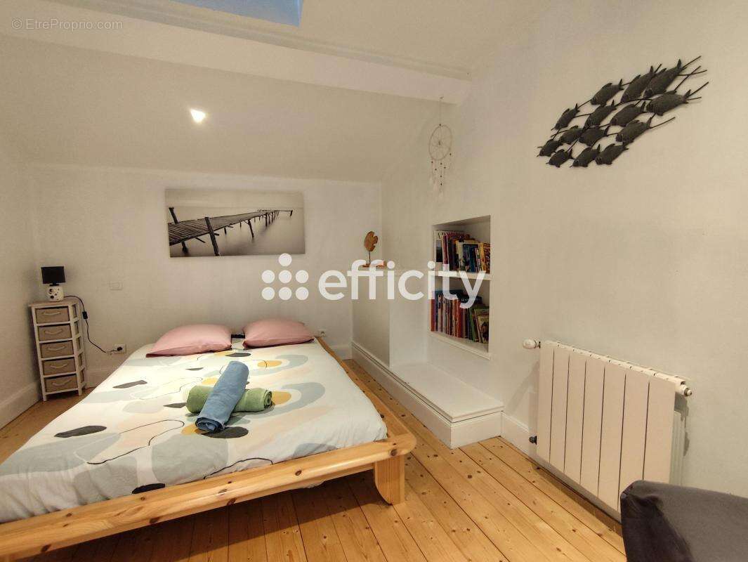 Maison à BRIZAMBOURG