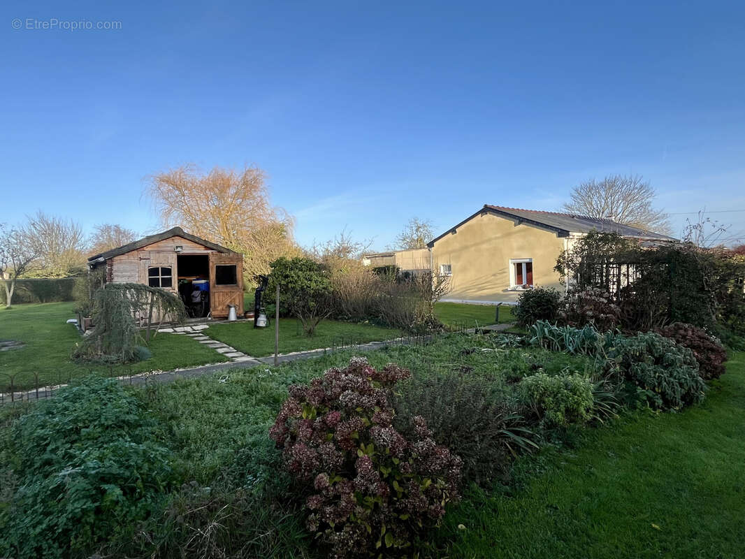 Maison à SAINTE-HONORINE-DES-PERTES