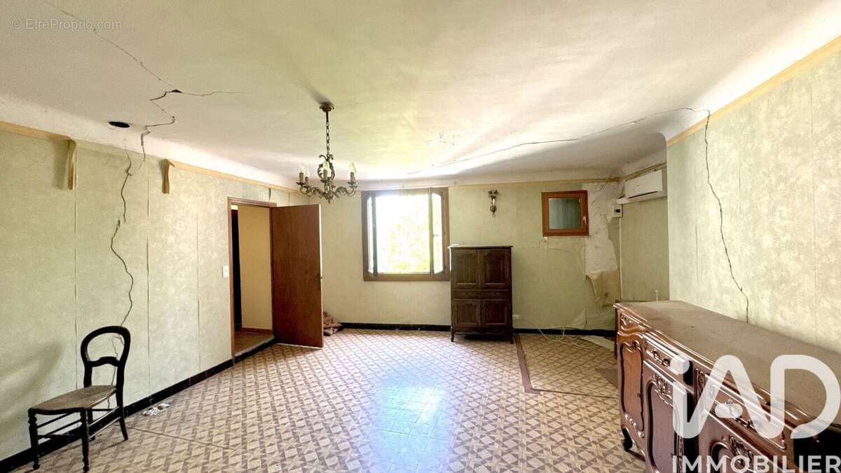 Maison 138 m² à Saint-Laurent-De-Carnols  - photo 8