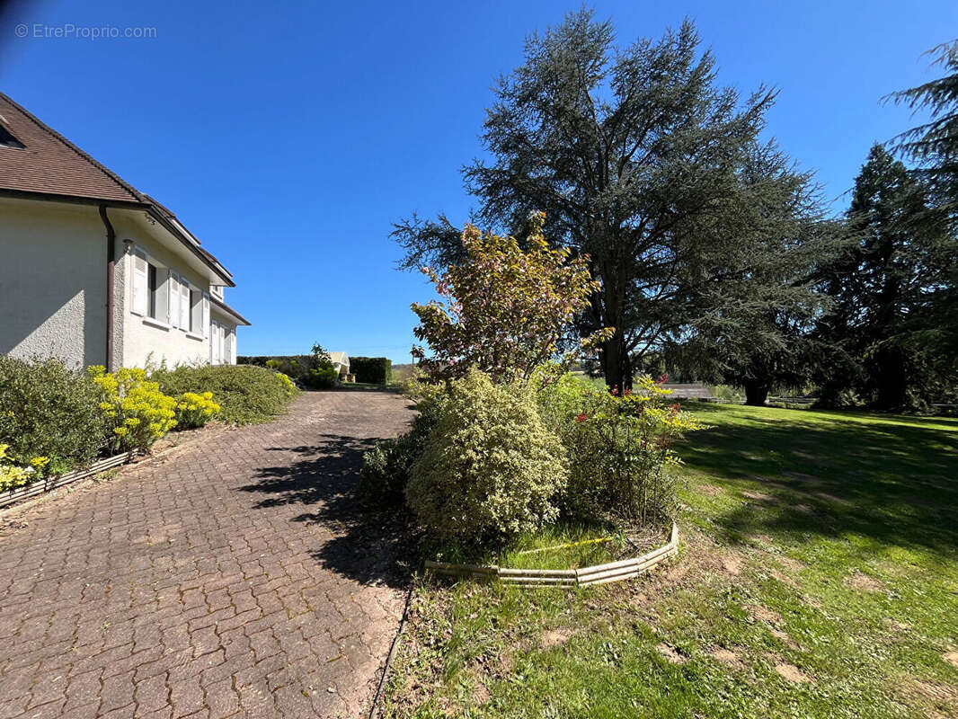 Maison à BREUX-JOUY