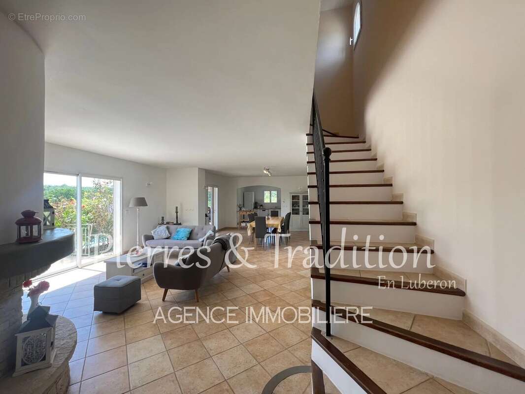 Maison à SIMIANE-LA-ROTONDE