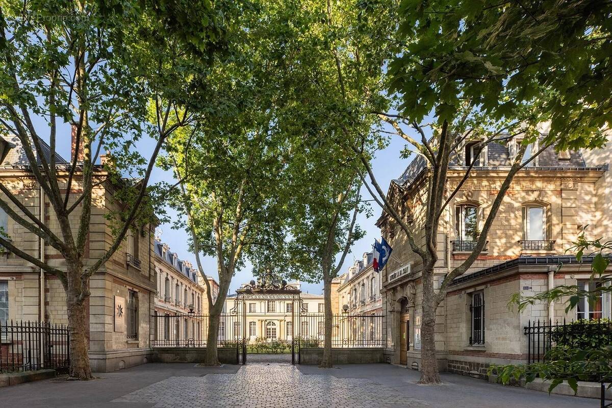 Appartement à PARIS-16E